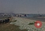 Standbild Heavy Traffic in Märkten Vietnam, 1967, aus Sekunde 9 historischem Filmmaterial Videoclip 65675037262