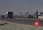 Standbild Heavy Traffic in Märkten Vietnam, 1967, aus Sekunde 15 historischem Filmmaterial Videoclip 65675037262