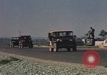 Standbild Heavy Traffic in Märkten Vietnam, 1967, aus Sekunde 25 historischem Filmmaterial Videoclip 65675037262