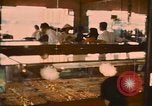 Standbild diverse Geschäfte am Markt Vietnam, 1967, aus Sekunde 11 historischem Filmmaterial Videoclip 65675037263