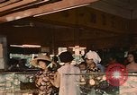 Standbild diverse Geschäfte am Markt Vietnam, 1967, aus Sekunde 35 historischem Filmmaterial Videoclip 65675037263