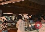 Standbild diverse Geschäfte am Markt Vietnam, 1967, aus Sekunde 36 historischem Filmmaterial Videoclip 65675037263