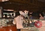 Standbild diverse Geschäfte am Markt Vietnam, 1967, aus Sekunde 38 historischem Filmmaterial Videoclip 65675037263