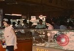Standbild diverse Geschäfte am Markt Vietnam, 1967, aus Sekunde 42 historischem Filmmaterial Videoclip 65675037263