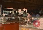 Standbild diverse Geschäfte am Markt Vietnam, 1967, aus Sekunde 43 historischem Filmmaterial Videoclip 65675037263