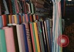 Standbild diverse Geschäfte am Markt Vietnam, 1967, aus Sekunde 48 historischem Filmmaterial Videoclip 65675037263