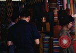 Standbild diverse Geschäfte am Markt Vietnam, 1967, aus Sekunde 55 historischem Filmmaterial Videoclip 65675037263
