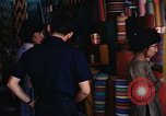Standbild diverse Geschäfte am Markt Vietnam, 1967, aus Sekunde 58 historischem Filmmaterial Videoclip 65675037263