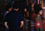 Standbild diverse Geschäfte am Markt Vietnam, 1967, aus Sekunde 59 historischem Filmmaterial Videoclip 65675037263