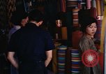 Standbild diverse Geschäfte am Markt Vietnam, 1967, aus Sekunde 60 historischem Filmmaterial Videoclip 65675037263