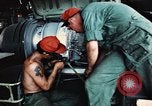 Image soldats en Red Caps Lai Khe Sud Vietnam, 1968, de la seconde 28 séquences d'archives historiques vidéo 65675037283