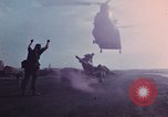 Image obusier aérotransportés Lai Khe Sud Vietnam, 1968, de la seconde 35 séquences d'archives historiques vidéo 65675037286
