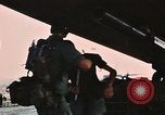 Image obusier aérotransportés Lai Khe Sud Vietnam, 1968, de la seconde 62 séquences d'archives historiques vidéo 65675037286