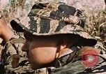 Image des soldats dans la jungle Lai Khe Sud Vietnam, 1968, de la seconde 18 séquences d'archives historiques vidéo 65675037287