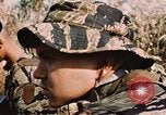 Image des soldats dans la jungle Lai Khe Sud Vietnam, 1968, de la seconde 28 séquences d'archives historiques vidéo 65675037287