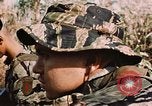 Image des soldats dans la jungle Lai Khe Sud Vietnam, 1968, de la seconde 30 séquences d'archives historiques vidéo 65675037287