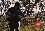 Image des soldats dans la jungle Lai Khe Sud Vietnam, 1968, de la seconde 50 séquences d'archives historiques vidéo 65675037287