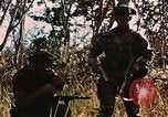 Image des soldats dans la jungle Lai Khe Sud Vietnam, 1968, de la seconde 54 séquences d'archives historiques vidéo 65675037287