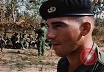 Image Patrouille de reconnaissance à longue portée Lai Khe Sud Vietnam, 1968, de la seconde 17 séquences d'archives historiques vidéo 65675037288