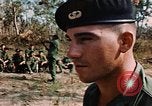 Image Patrouille de reconnaissance à longue portée Lai Khe Sud Vietnam, 1968, de la seconde 28 séquences d'archives historiques vidéo 65675037288