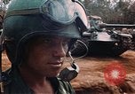 Image des soldats dans le casque de pétroliers Lai Khe Sud Vietnam, 1968, de la seconde 14 séquences d'archives historiques vidéo 65675037289