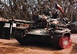 Image des soldats dans le casque de pétroliers Lai Khe Sud Vietnam, 1968, de la seconde 41 séquences d'archives historiques vidéo 65675037289