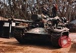 Image des soldats dans le casque de pétroliers Lai Khe Sud Vietnam, 1968, de la seconde 42 séquences d'archives historiques vidéo 65675037289