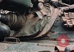 Image des soldats dans le casque de pétroliers Lai Khe Sud Vietnam, 1968, de la seconde 47 séquences d'archives historiques vidéo 65675037289