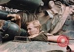 Image des soldats dans le casque de pétroliers Lai Khe Sud Vietnam, 1968, de la seconde 52 séquences d'archives historiques vidéo 65675037289