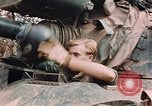Image des soldats dans le casque de pétroliers Lai Khe Sud Vietnam, 1968, de la seconde 53 séquences d'archives historiques vidéo 65675037289
