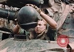 Image des soldats dans le casque de pétroliers Lai Khe Sud Vietnam, 1968, de la seconde 54 séquences d'archives historiques vidéo 65675037289