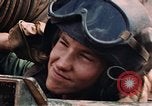 Image des soldats dans le casque de pétroliers Lai Khe Sud Vietnam, 1968, de la seconde 62 séquences d'archives historiques vidéo 65675037289