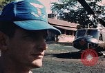 Immagine di I soldati in cappucci blu Lai Khe Vietnam del Sud, 1968, secondo 25 filmato di repertorio 65675037290