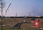Standbild militärische LKW-Konvoi Vietnam, 1969, aus Sekunde 3 historischem Filmmaterial Videoclip 65675037301