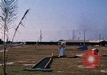 Standbild militärische LKW-Konvoi Vietnam, 1969, aus Sekunde 6 historischem Filmmaterial Videoclip 65675037301