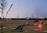 Standbild militärische LKW-Konvoi Vietnam, 1969, aus Sekunde 7 historischem Filmmaterial Videoclip 65675037301