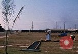 Standbild militärische LKW-Konvoi Vietnam, 1969, aus Sekunde 13 historischem Filmmaterial Videoclip 65675037301