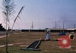 Standbild militärische LKW-Konvoi Vietnam, 1969, aus Sekunde 20 historischem Filmmaterial Videoclip 65675037301