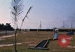 Standbild militärische LKW-Konvoi Vietnam, 1969, aus Sekunde 24 historischem Filmmaterial Videoclip 65675037301