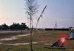 Standbild militärische LKW-Konvoi Vietnam, 1969, aus Sekunde 29 historischem Filmmaterial Videoclip 65675037301