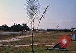 Standbild militärische LKW-Konvoi Vietnam, 1969, aus Sekunde 31 historischem Filmmaterial Videoclip 65675037301
