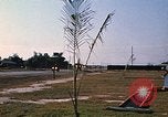 Standbild militärische LKW-Konvoi Vietnam, 1969, aus Sekunde 32 historischem Filmmaterial Videoclip 65675037301