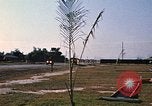 Standbild militärische LKW-Konvoi Vietnam, 1969, aus Sekunde 33 historischem Filmmaterial Videoclip 65675037301