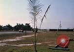 Standbild militärische LKW-Konvoi Vietnam, 1969, aus Sekunde 35 historischem Filmmaterial Videoclip 65675037301