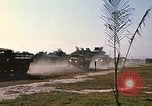 Standbild militärische LKW-Konvoi Vietnam, 1969, aus Sekunde 47 historischem Filmmaterial Videoclip 65675037301
