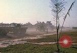 Standbild militärische LKW-Konvoi Vietnam, 1969, aus Sekunde 62 historischem Filmmaterial Videoclip 65675037301
