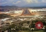 Standbild Landung von Flugzeugen Vietnam, 1967, aus Sekunde 18 historischem Filmmaterial Videoclip 65675037302
