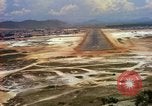 Standbild Landung von Flugzeugen Vietnam, 1967, aus Sekunde 22 historischem Filmmaterial Videoclip 65675037302