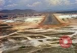 Standbild Landung von Flugzeugen Vietnam, 1967, aus Sekunde 23 historischem Filmmaterial Videoclip 65675037302