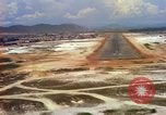 Standbild Landung von Flugzeugen Vietnam, 1967, aus Sekunde 25 historischem Filmmaterial Videoclip 65675037302